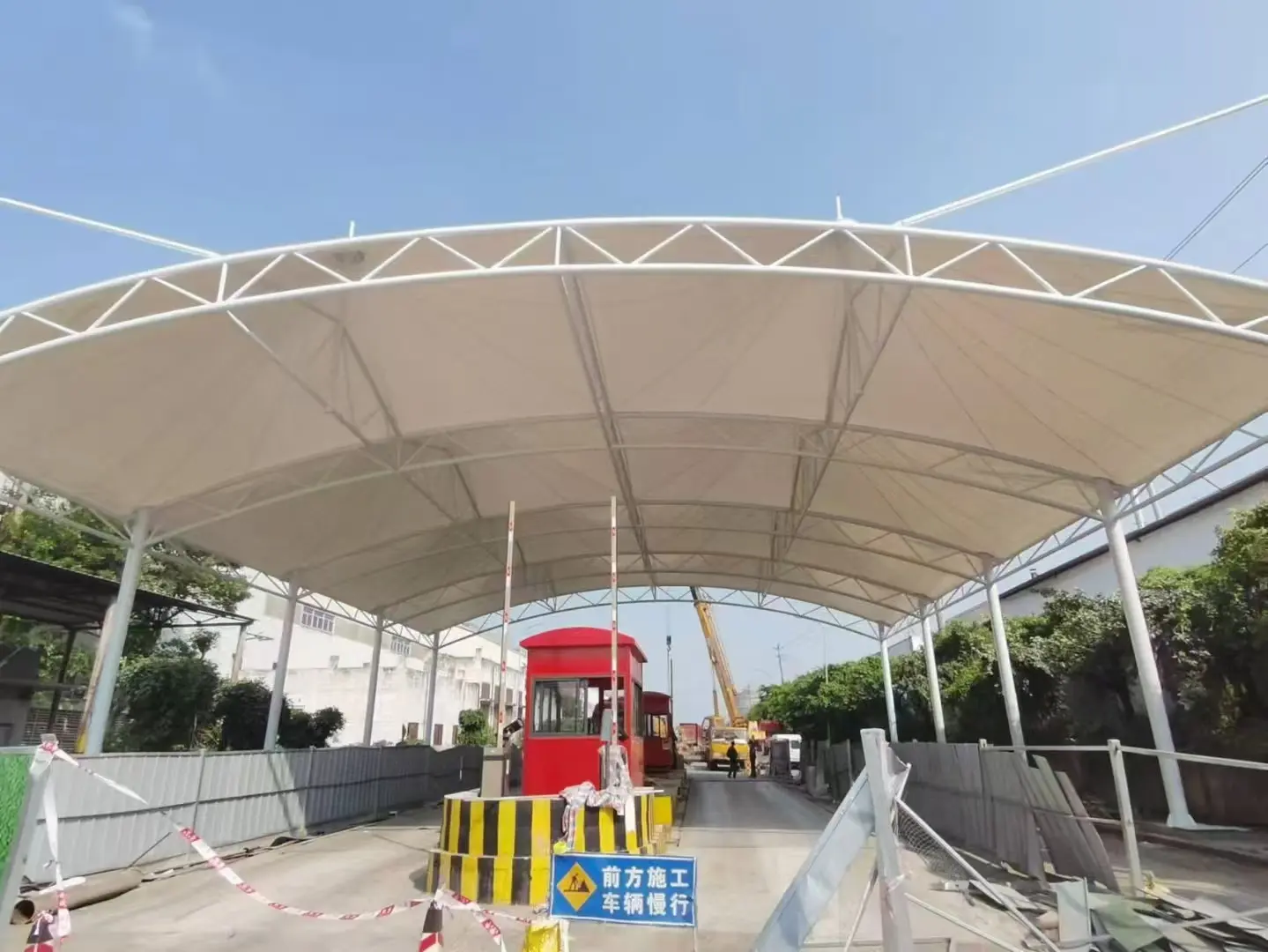 【贵州修文雨棚】怎么选择【源头工厂】:解决雨棚建造盲目选择的选型标准